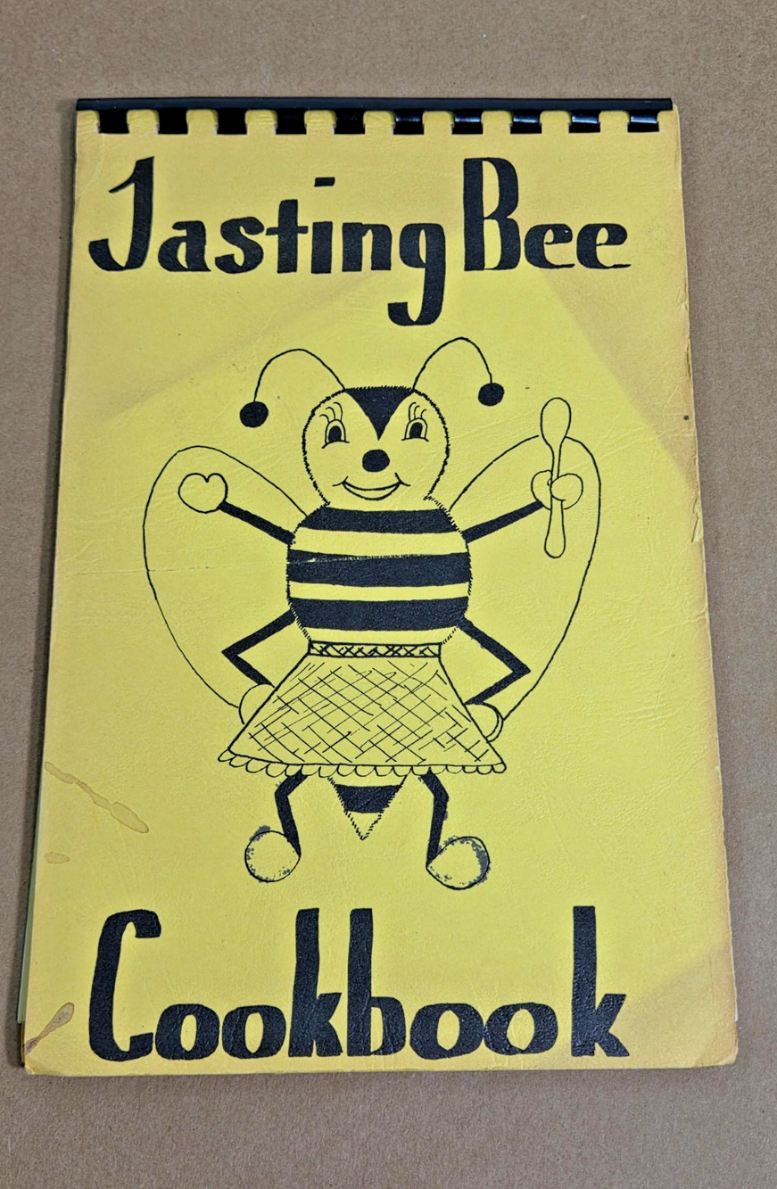 Vintage 1977 Tasting Bee Cookbook - Euless Texas Community Recipes - UMW
